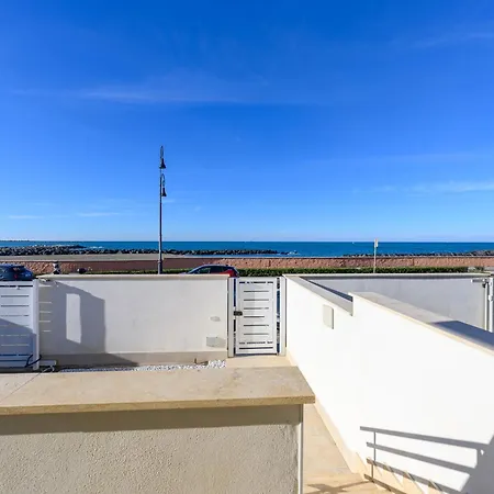 Fronte Mare House - 10 Min To Airport - Netflix Vakantiehuis